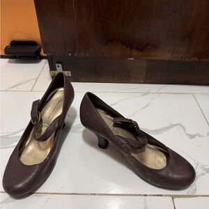 Title: Lower East Side Brown Mary Jane Heels (Size 7W)